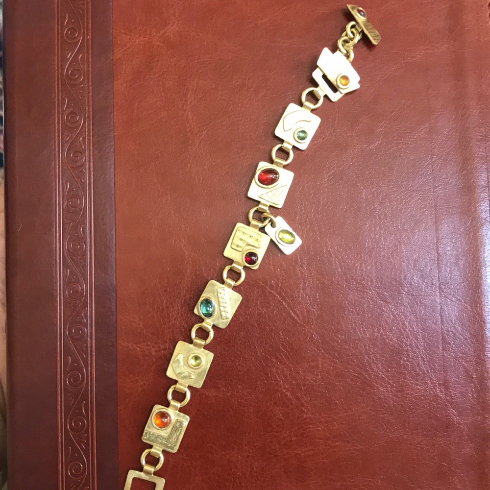 18 karat gold  35 grams  with semi precious stones